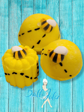 Load image into Gallery viewer, Honey-bee Bath Bomb