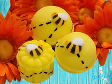 Load image into Gallery viewer, Honey-bee Bath Bomb